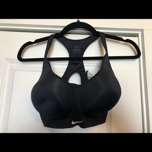 NWOT Nike high support sports bra